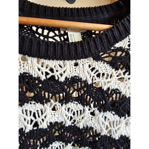 Forever 21 striped black and white sweater size small - Picture 4 of 9